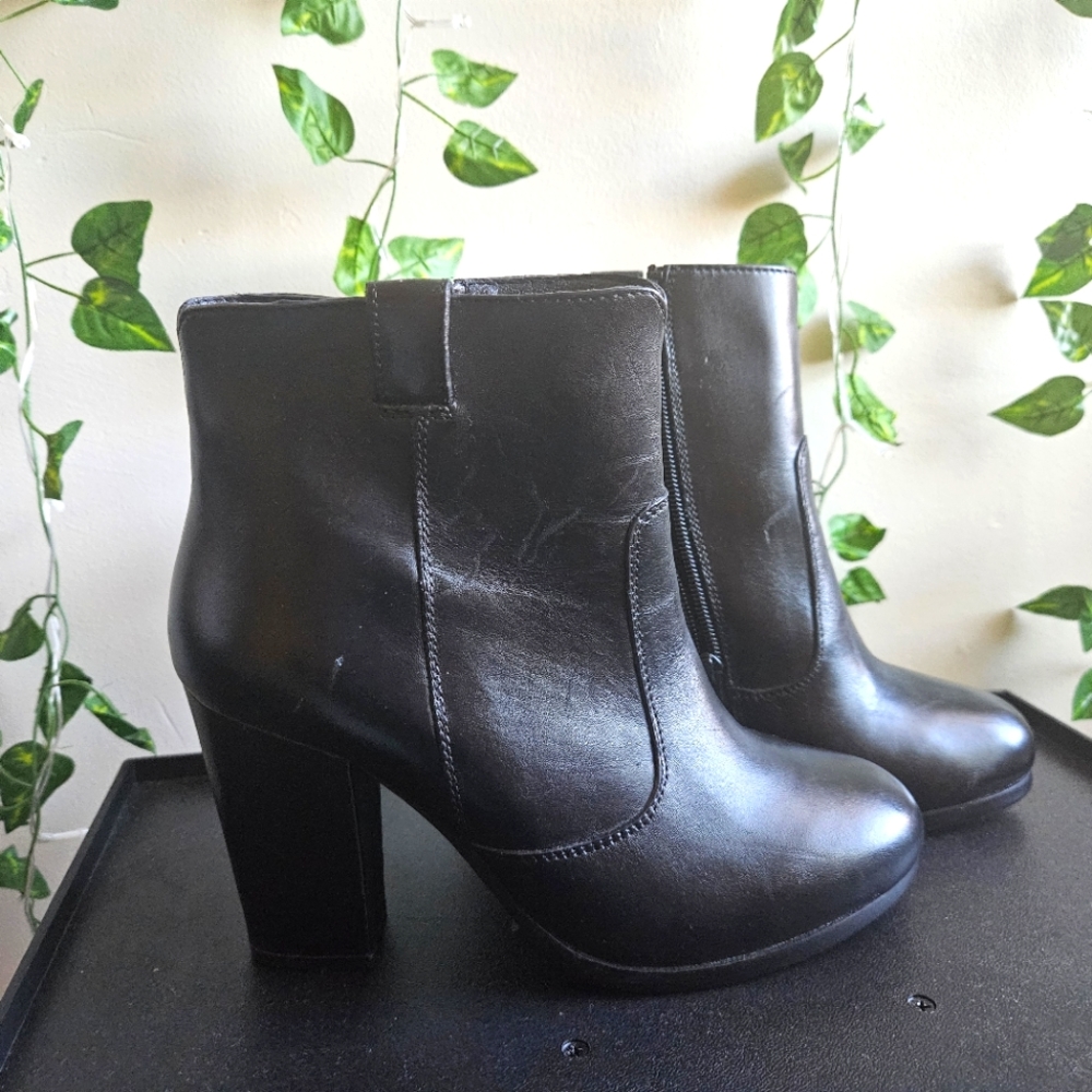 Steve Madden black booties (DISCOUNT)